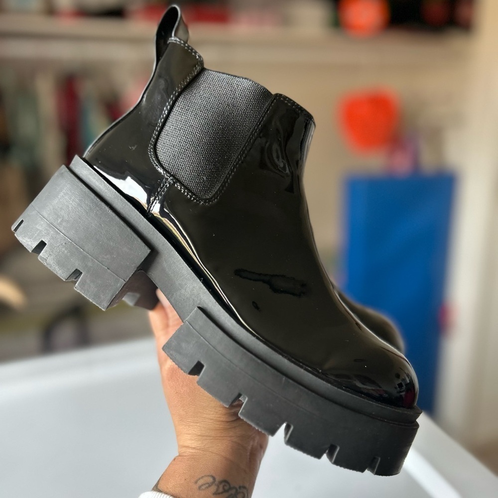 H&M patent leather Chunky Platform Chelsea Ankle Boot Lug Sole size EU 39